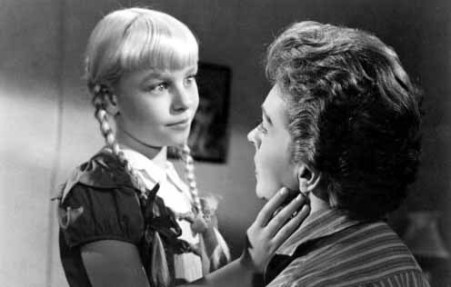 Patty McCormack (Rhoda) and Nancy Kelly (Christine) in The Bad Seed