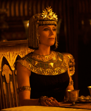 Sigourney Weaver, channeling Anne Baxter