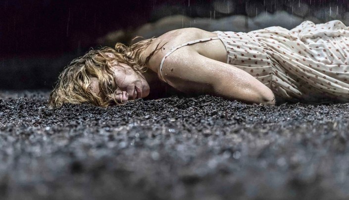 Billie Piper (Her) in Yerma at the Young Vic. Photo by Johan Persson 2